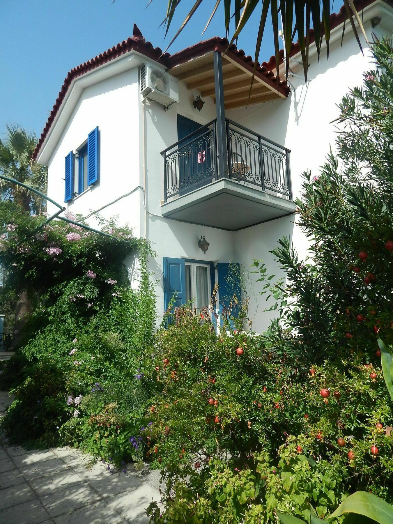 Anaxos Gardens Aparthotel Екстериор снимка