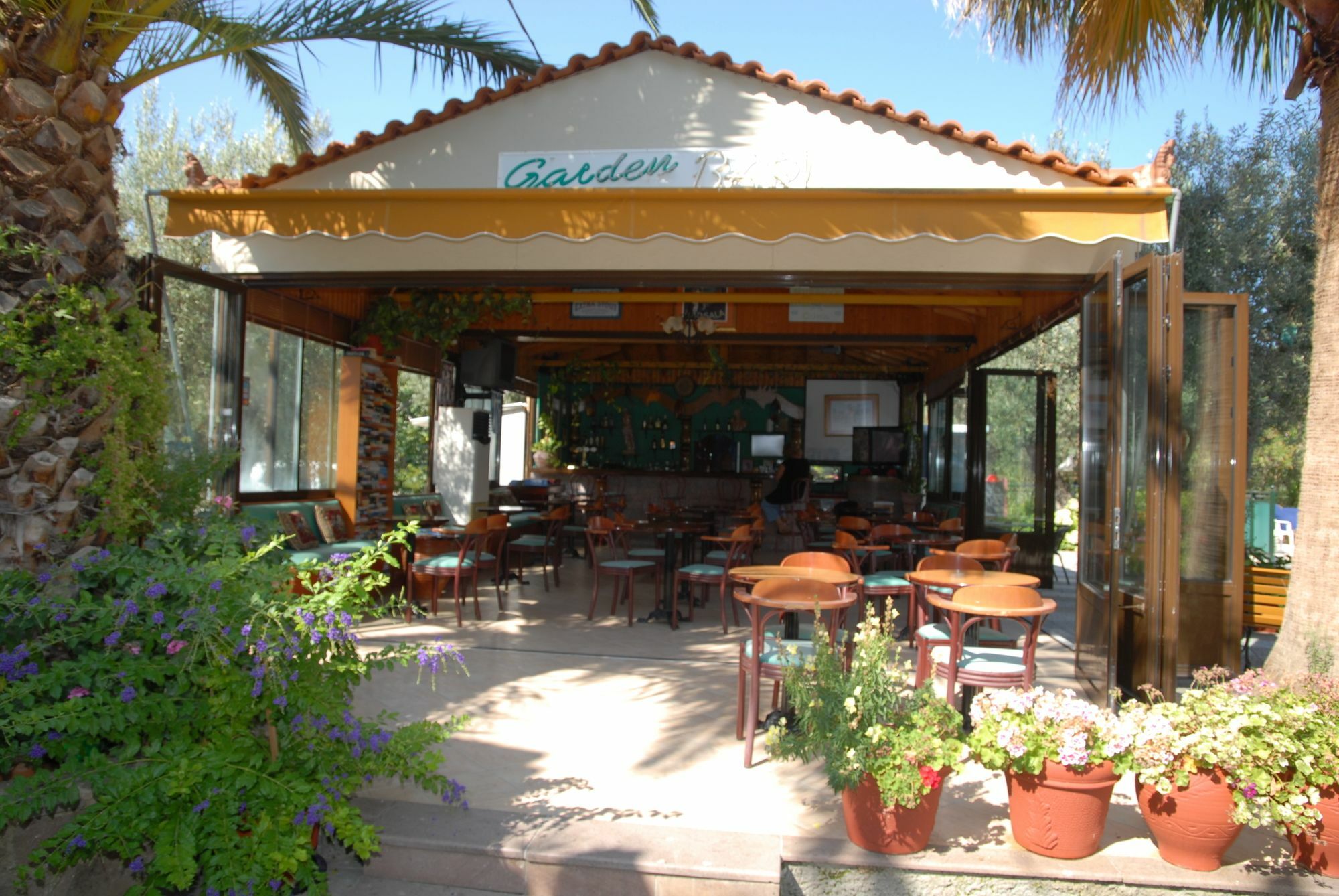 Anaxos Gardens Aparthotel Екстериор снимка